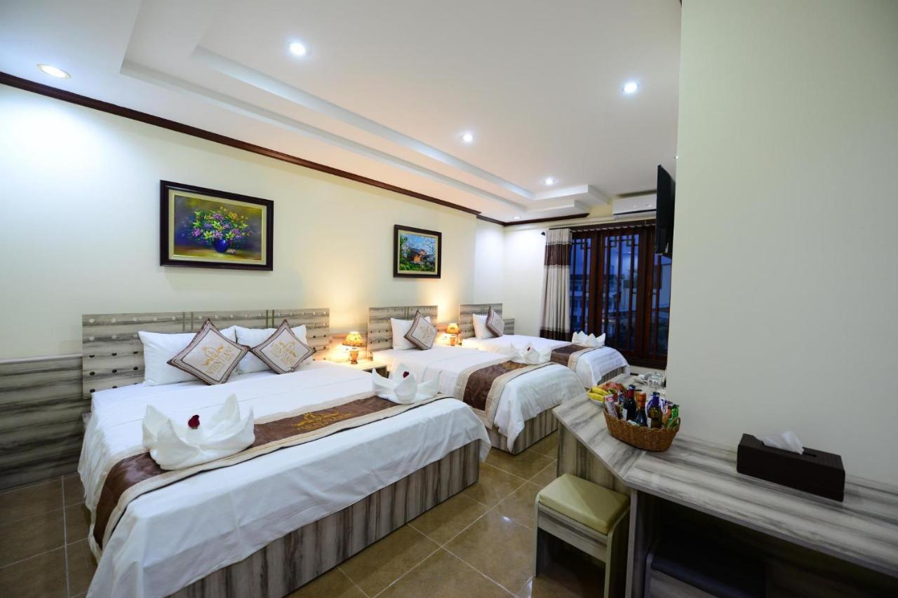 Deluxe Triple room with three single beds