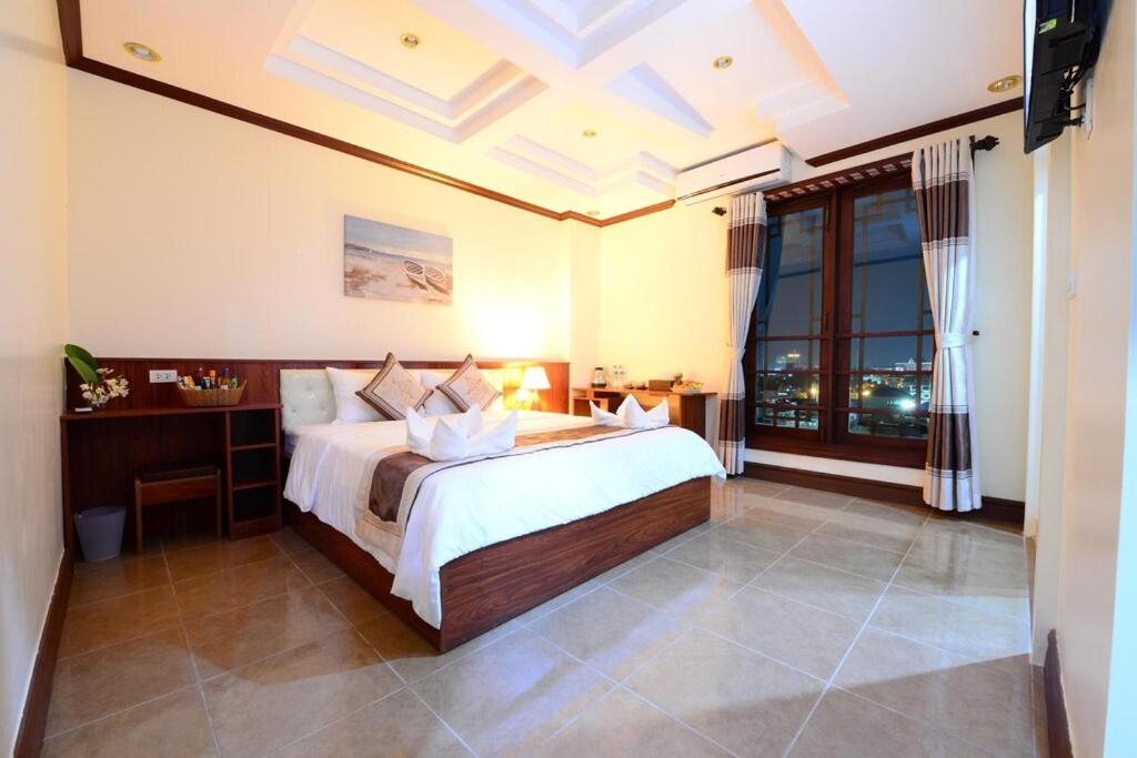 Triple Room with a city view